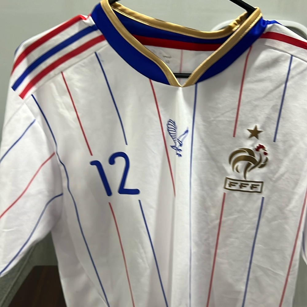 Thierry Henry jersey men’s medium